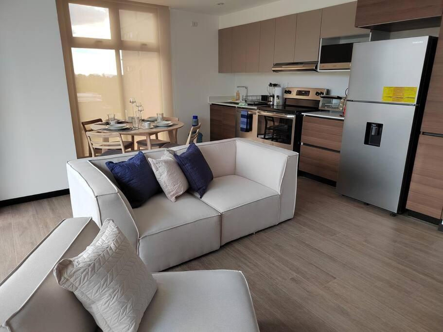 Hermoso Nuevo En Zona 10! Apartment Guatemala City