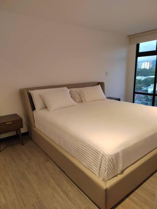 Hermoso Nuevo En Zona 10! Apartment *