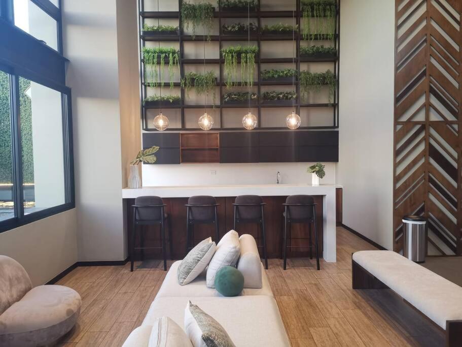 Hermoso Nuevo En Zona 10! Apartment