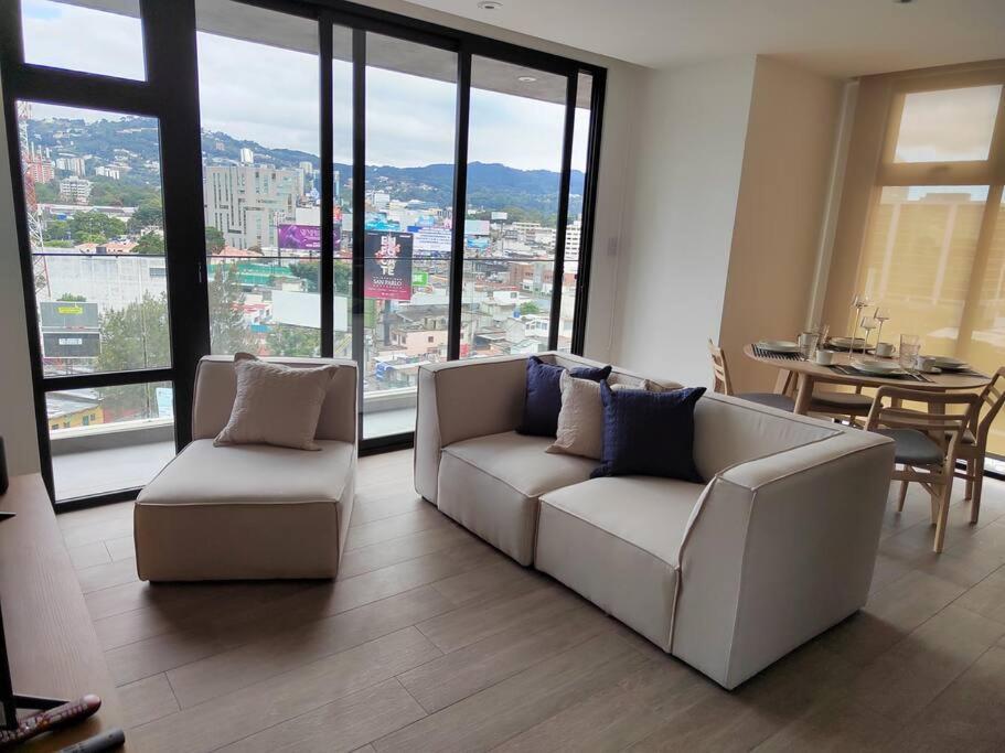 Hermoso Nuevo En Zona 10! Apartment
